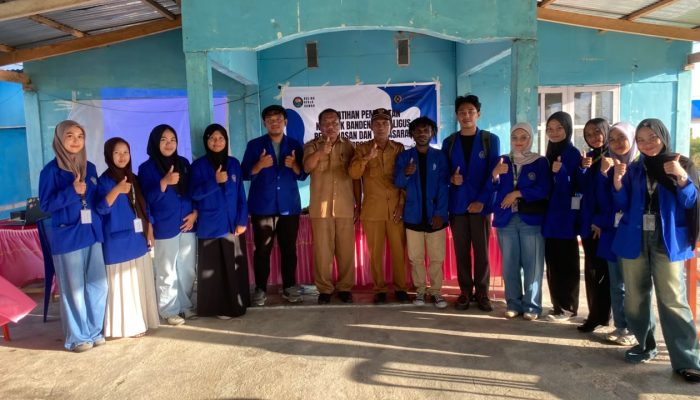 Mahasiswa KKD UMGO Latih Warga Siduwonge Olah Bandeng Jadi Kerupuk Bernilai Jual
